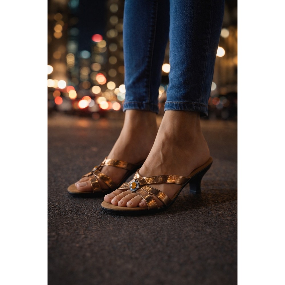 Vintage ELLE Comfort Gold Metallic Wedge Sandals Women Open Toe Slip On Sz 7.5